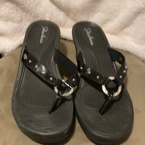 Sketchers Sandles